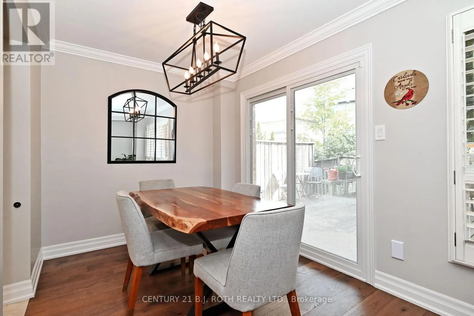99 SANDFIELD DRIVE