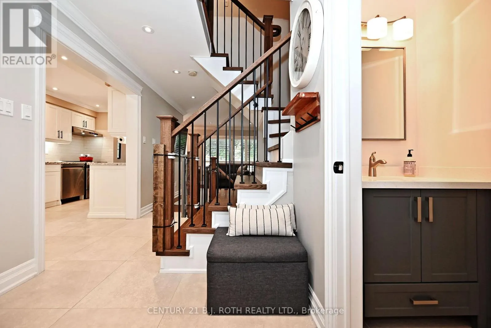 99 SANDFIELD DRIVE