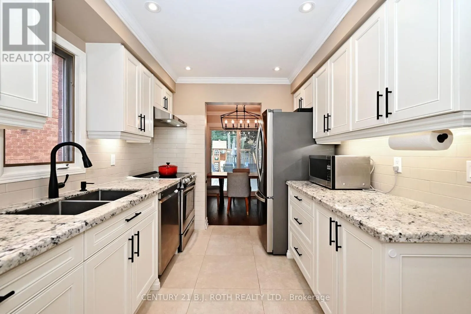 99 SANDFIELD DRIVE