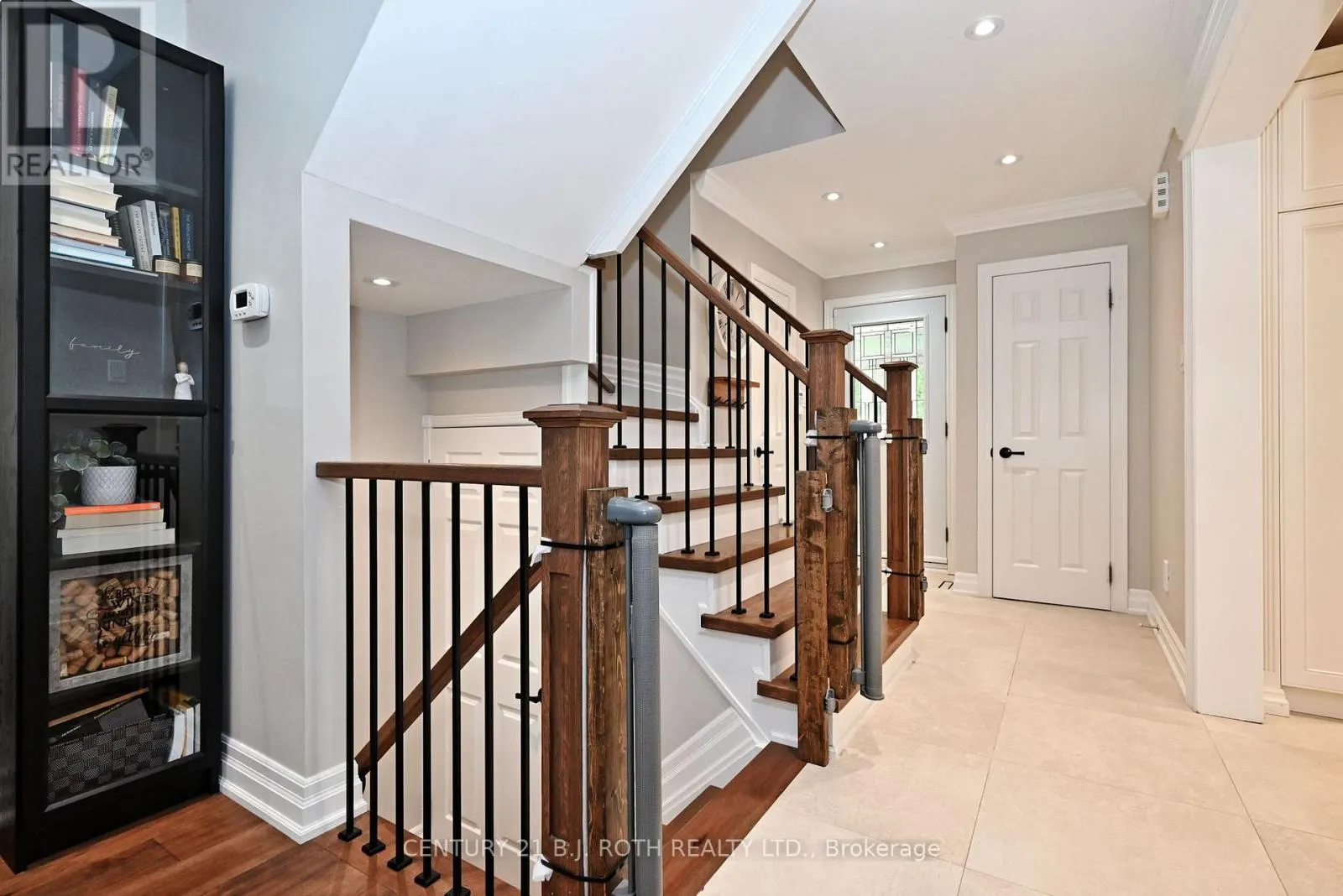 99 SANDFIELD DRIVE