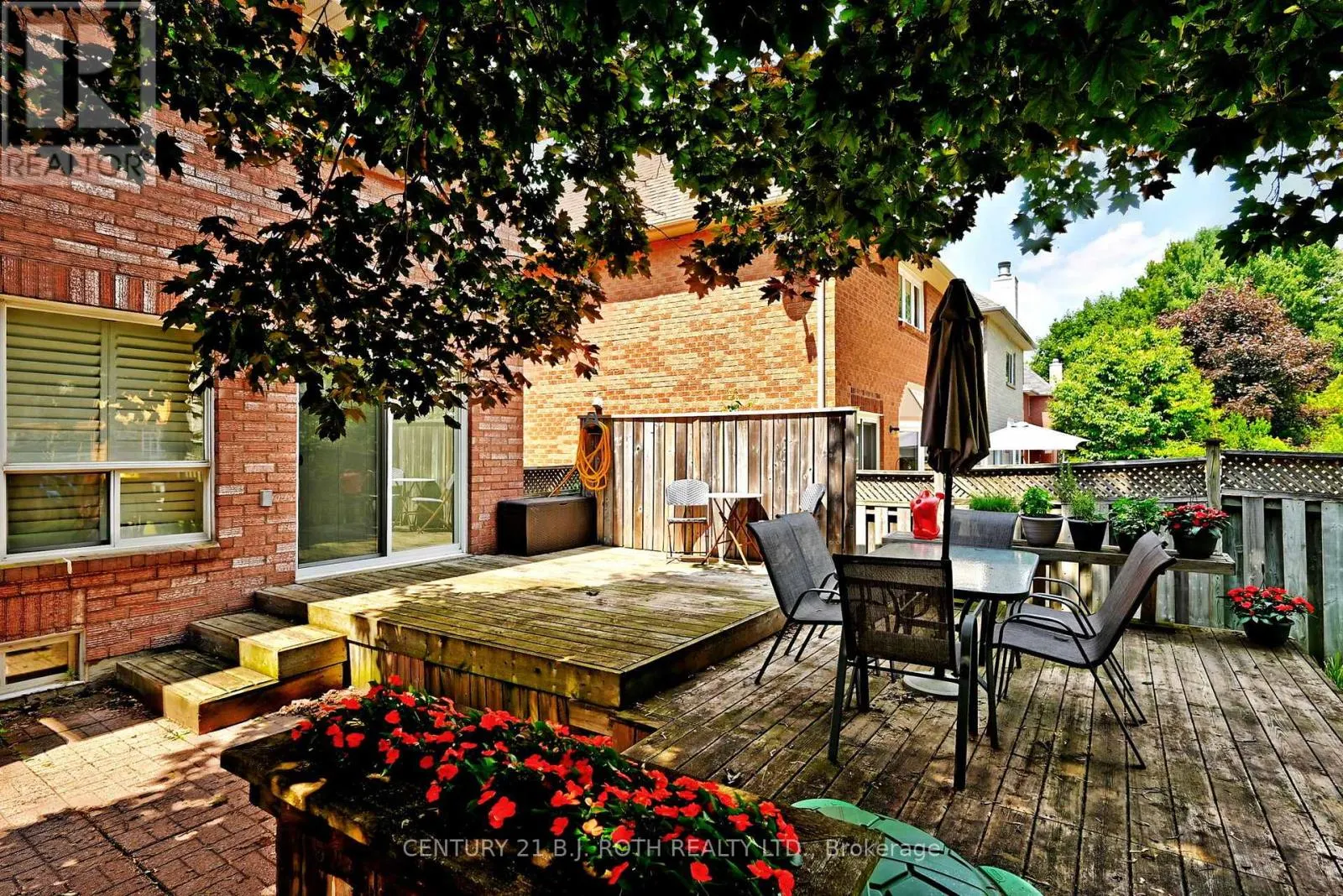 99 SANDFIELD DRIVE