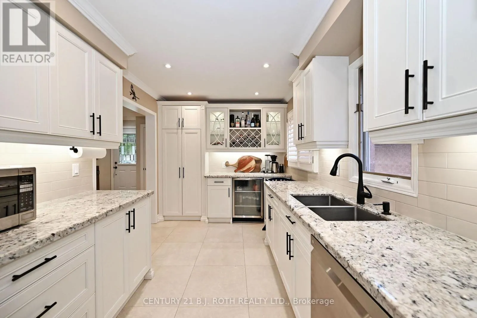 99 SANDFIELD DRIVE