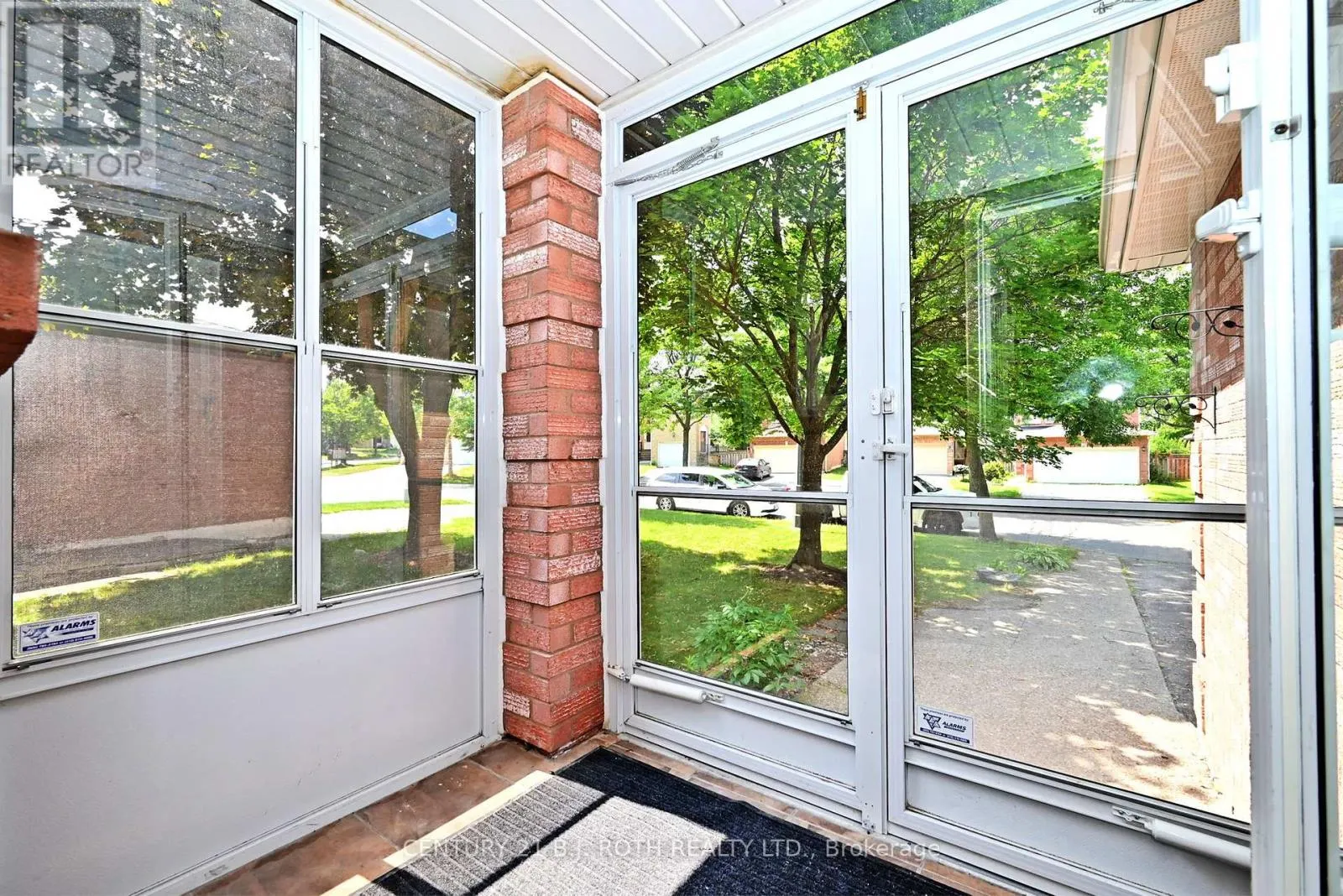 99 SANDFIELD DRIVE