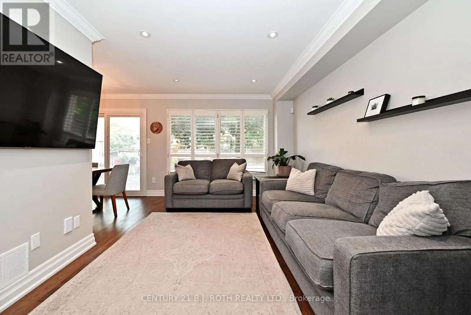 99 SANDFIELD DRIVE
