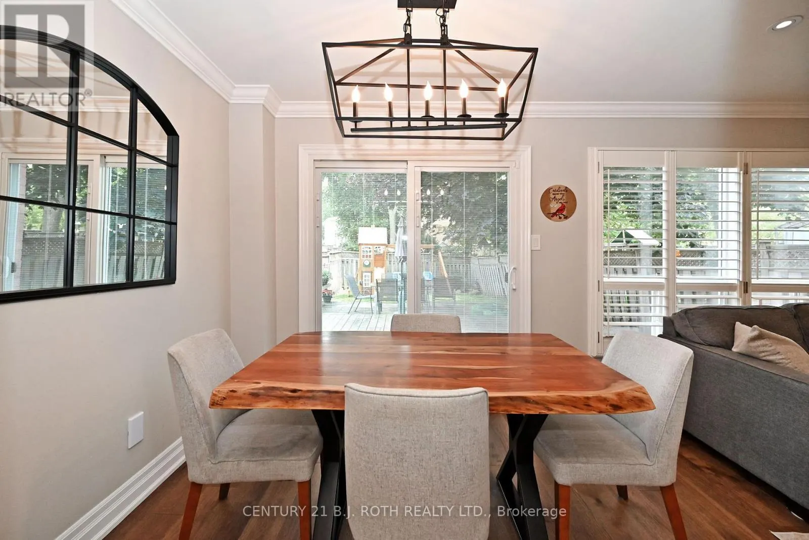 99 SANDFIELD DRIVE