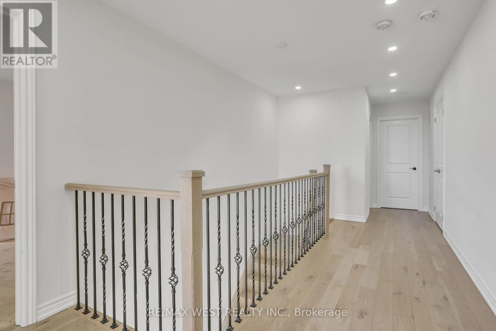 1221 CORBY WAY