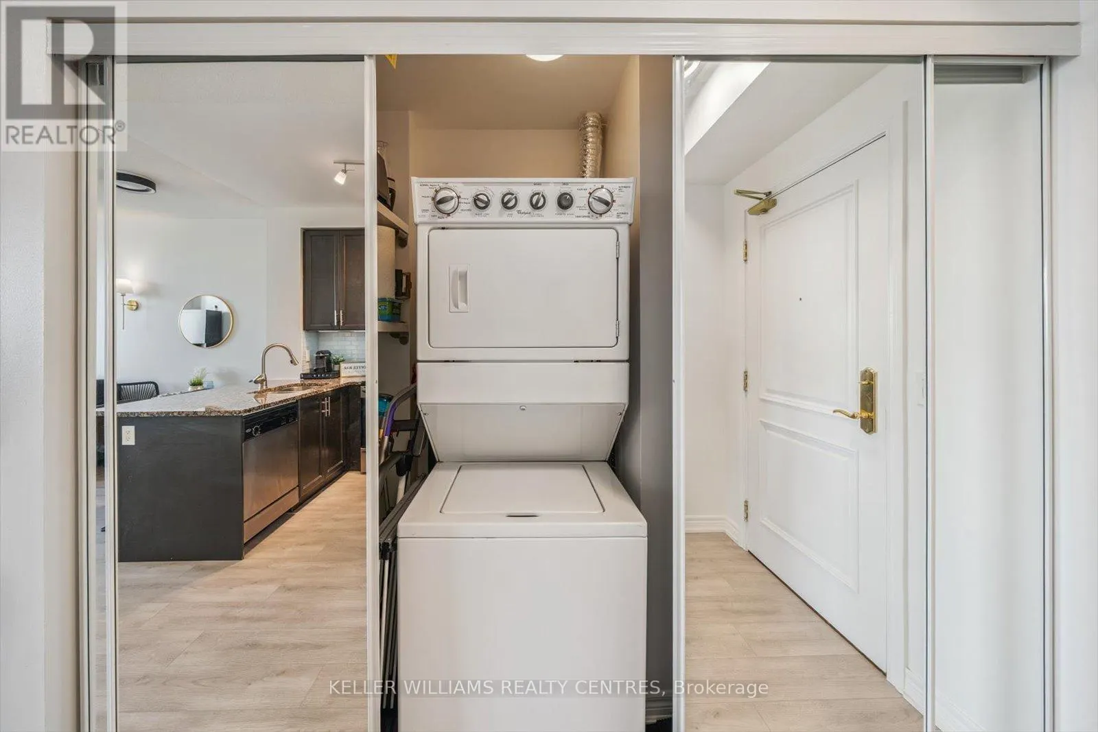902 - 9245 JANE STREET