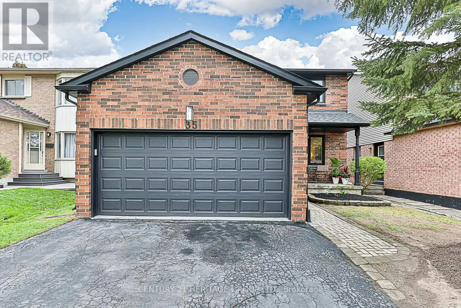 35 BUCHANAN CRESCENT