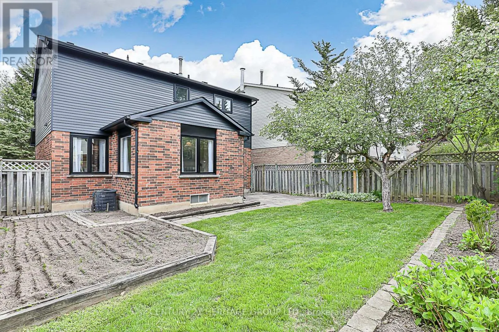 35 BUCHANAN CRESCENT