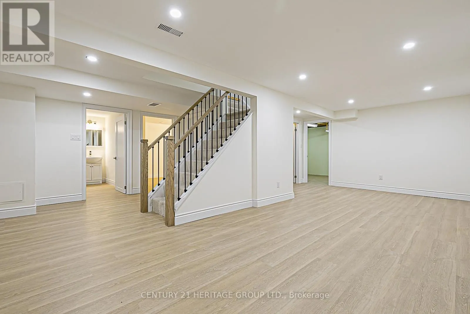 35 BUCHANAN CRESCENT