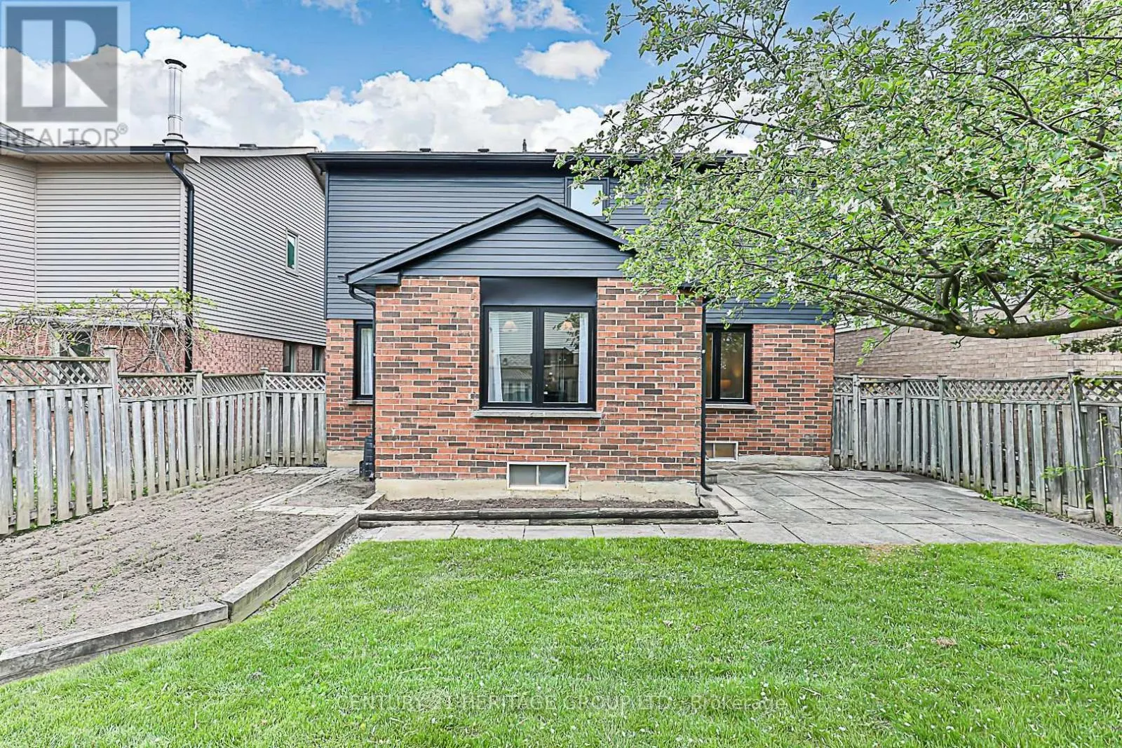 35 BUCHANAN CRESCENT