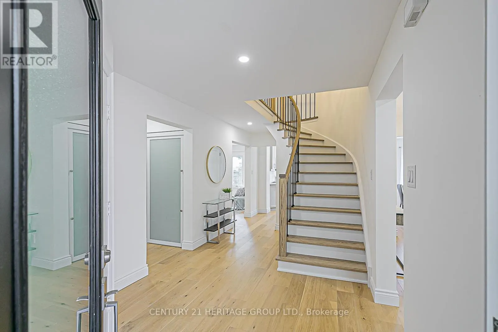 35 BUCHANAN CRESCENT