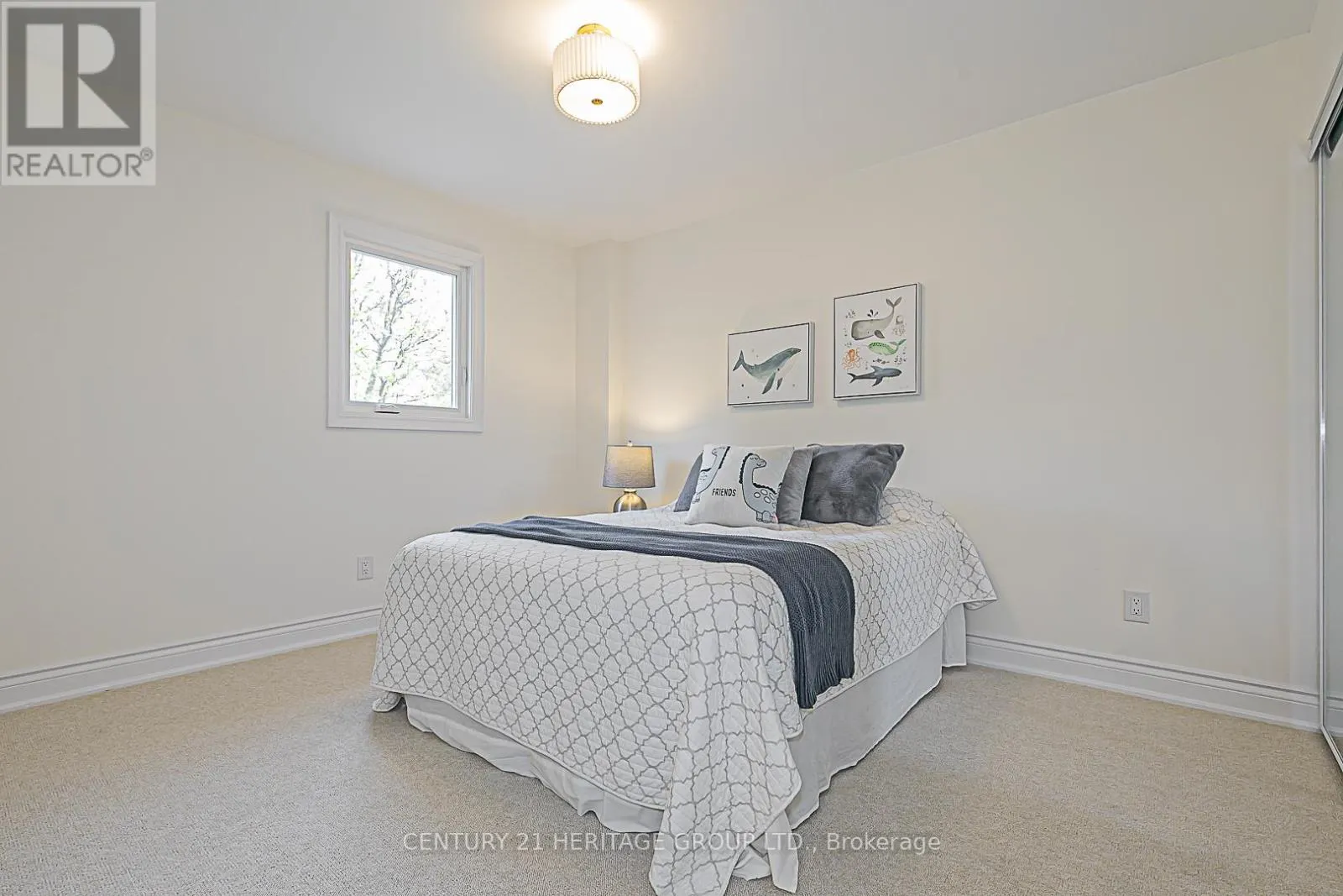 35 BUCHANAN CRESCENT