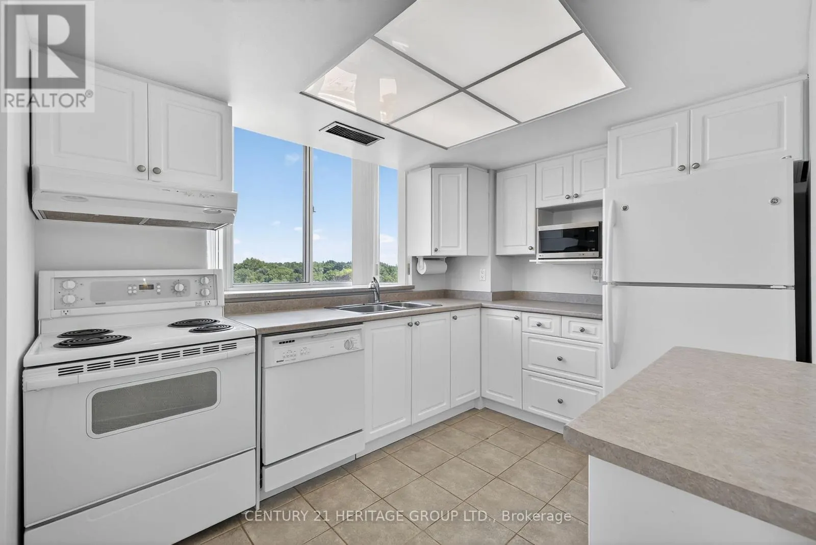 1003 - 270 DAVIS DRIVE