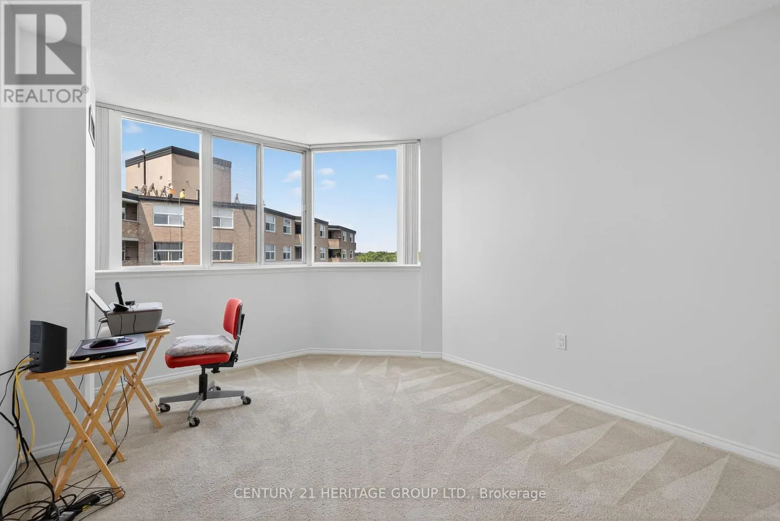1003 - 270 DAVIS DRIVE