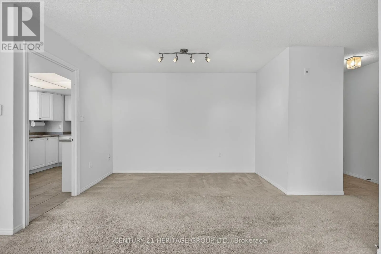 1003 - 270 DAVIS DRIVE