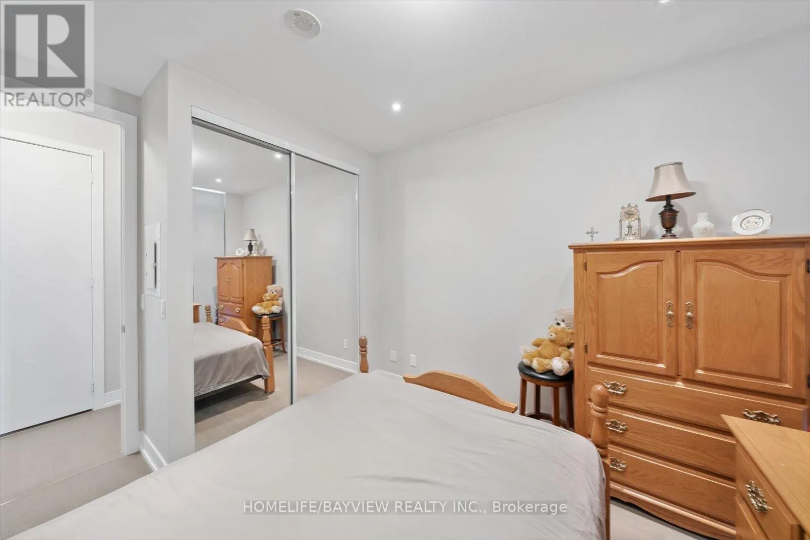 220 - 9471 YONGE STREET