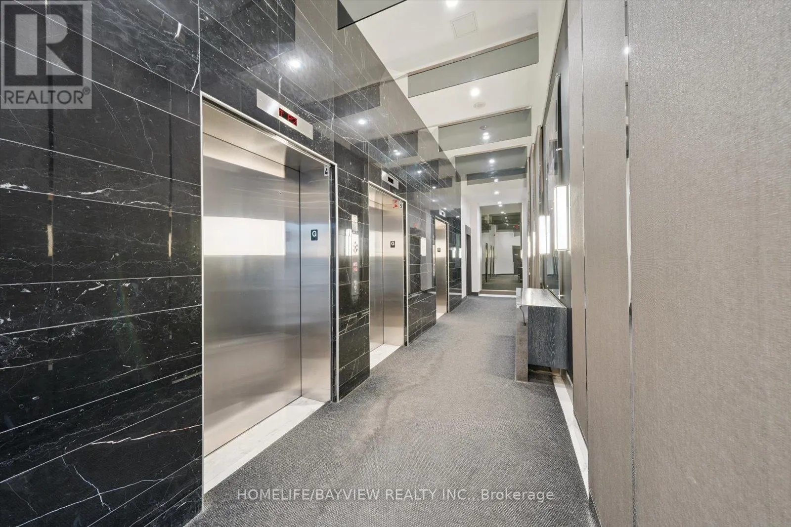 220 - 9471 YONGE STREET