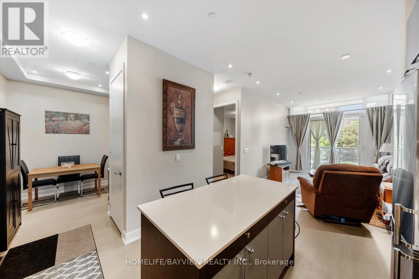 220 - 9471 YONGE STREET
