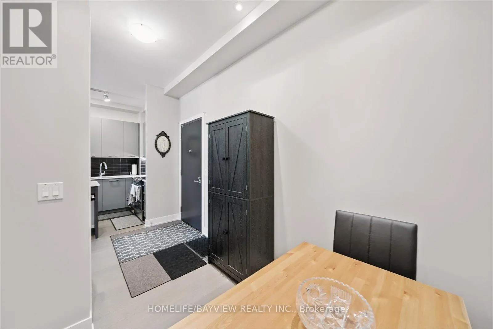 220 - 9471 YONGE STREET