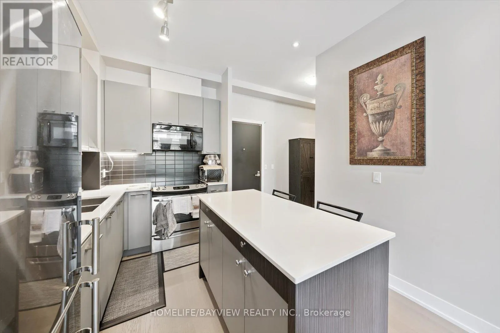 220 - 9471 YONGE STREET