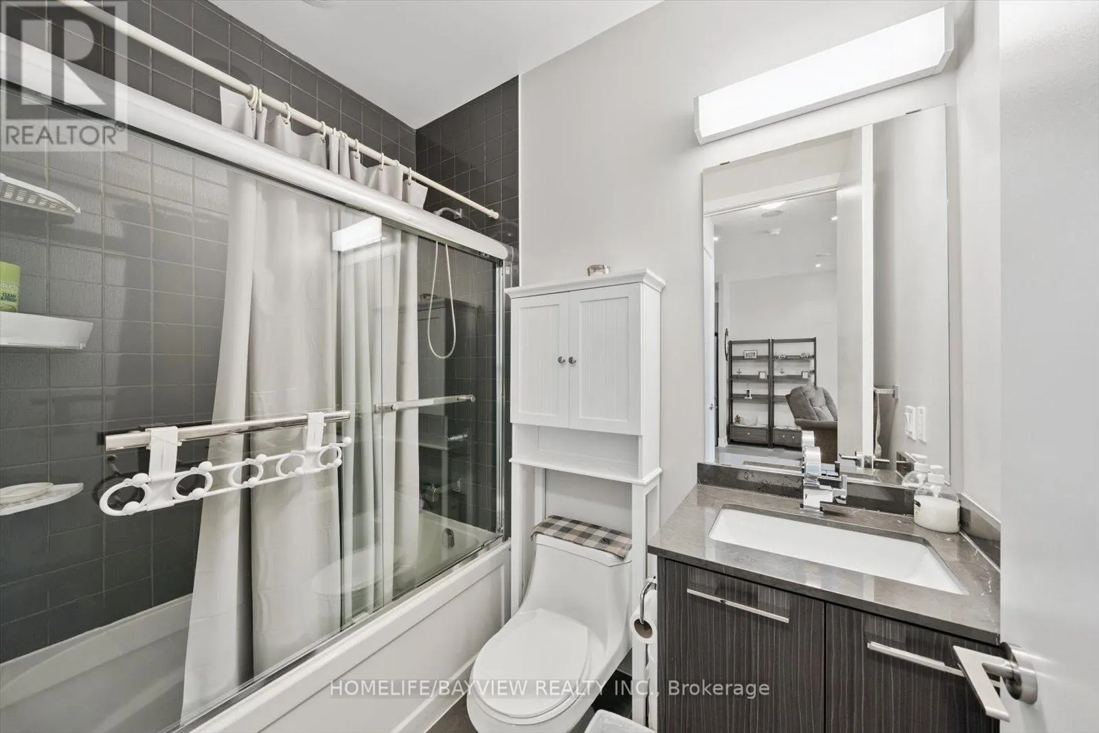 220 - 9471 YONGE STREET