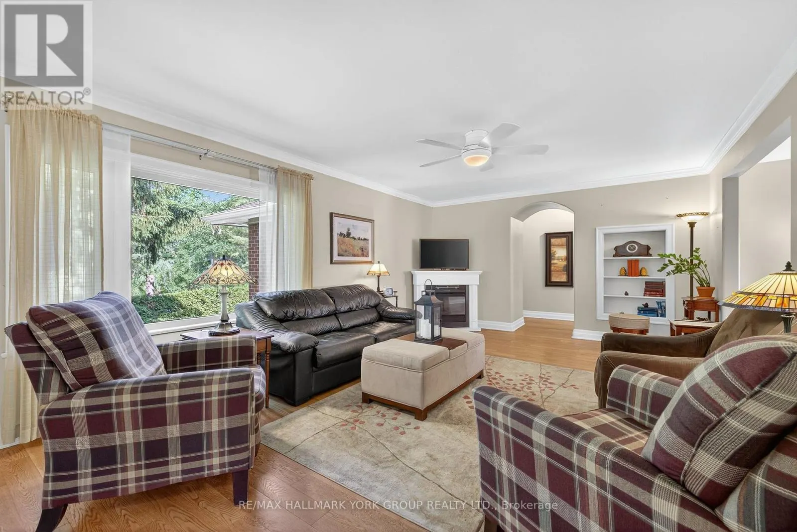 40 KENNEDY STREET E
