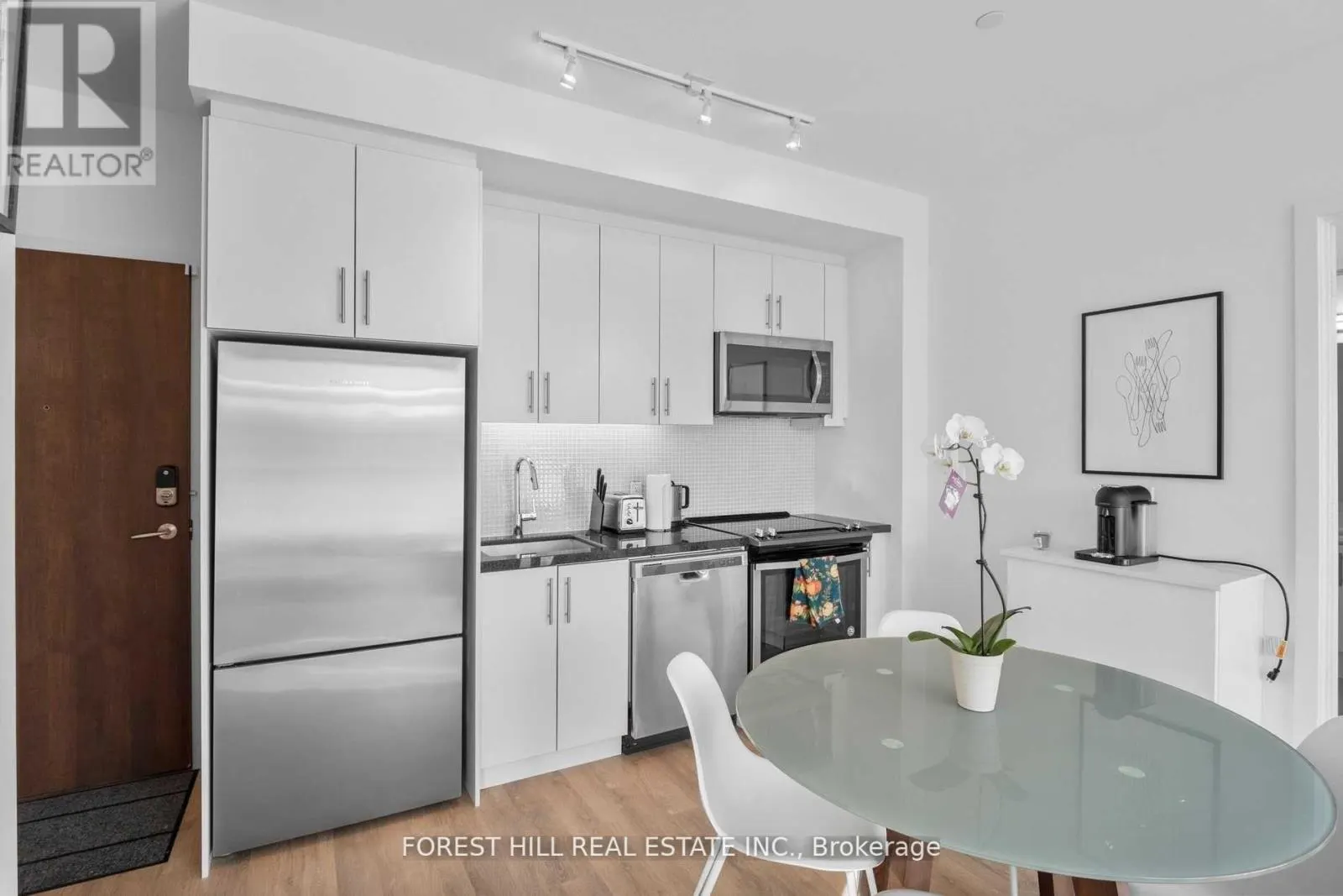 427D - 333 SEA RAY AVENUE