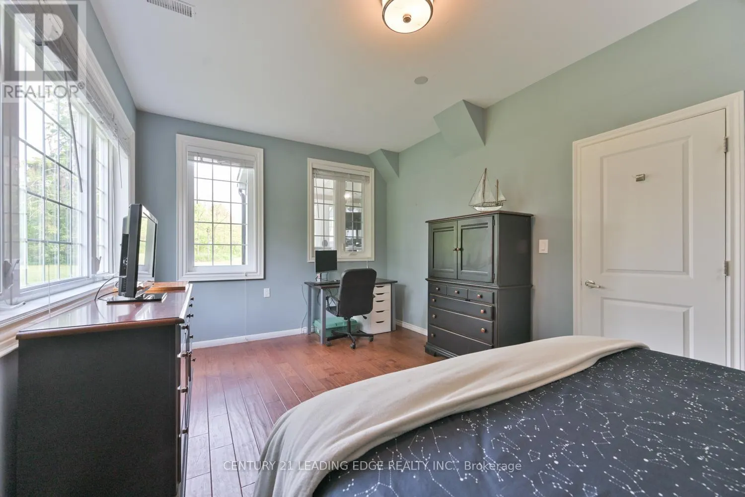 5845 AURORA ROAD
