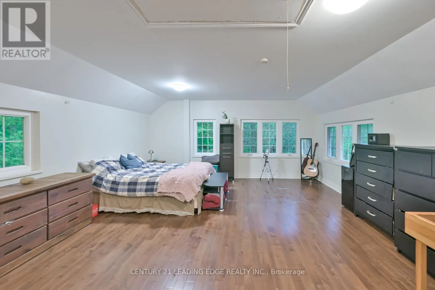 5845 AURORA ROAD