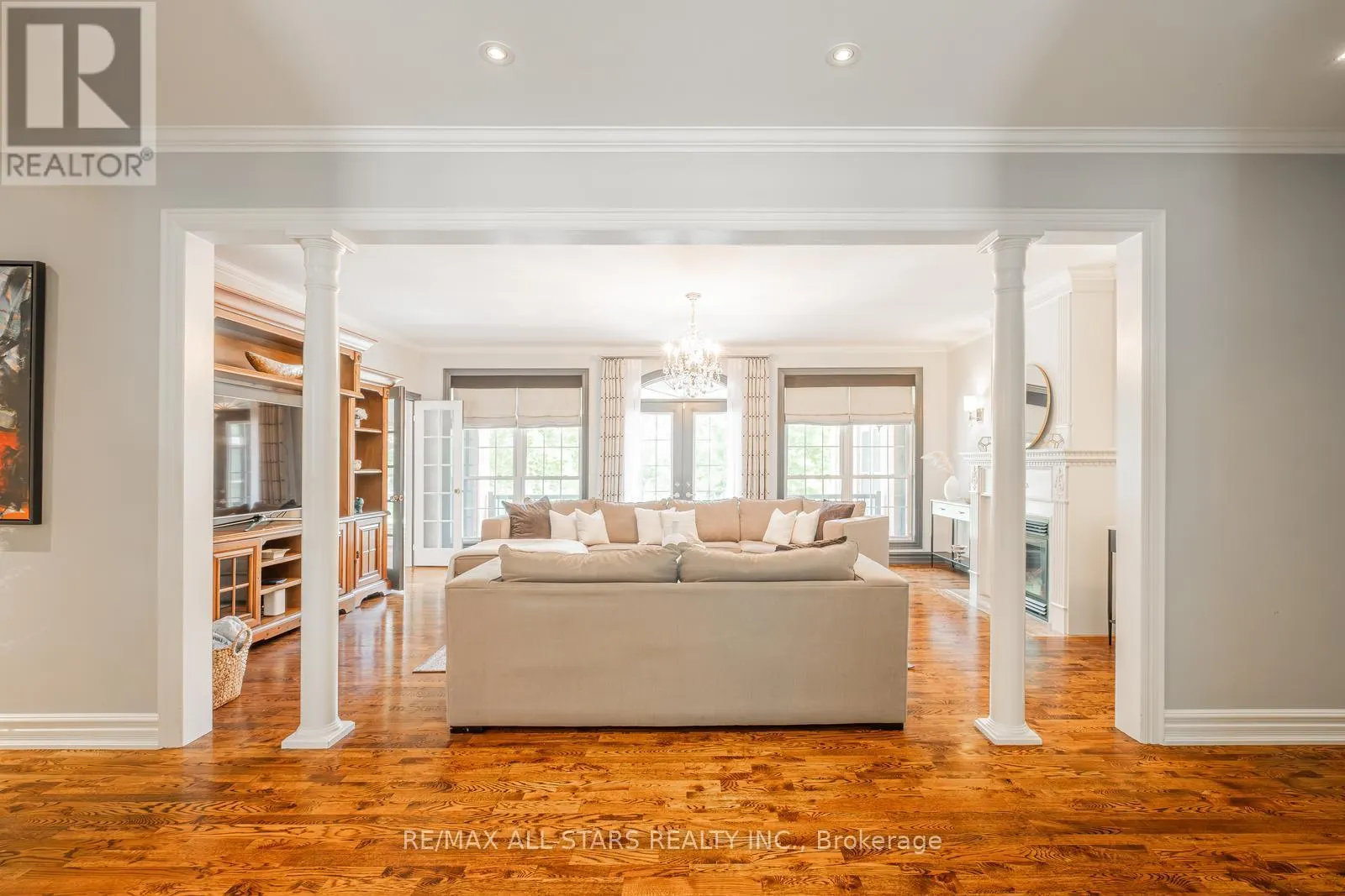 2 ROBERT GRAY ROAD