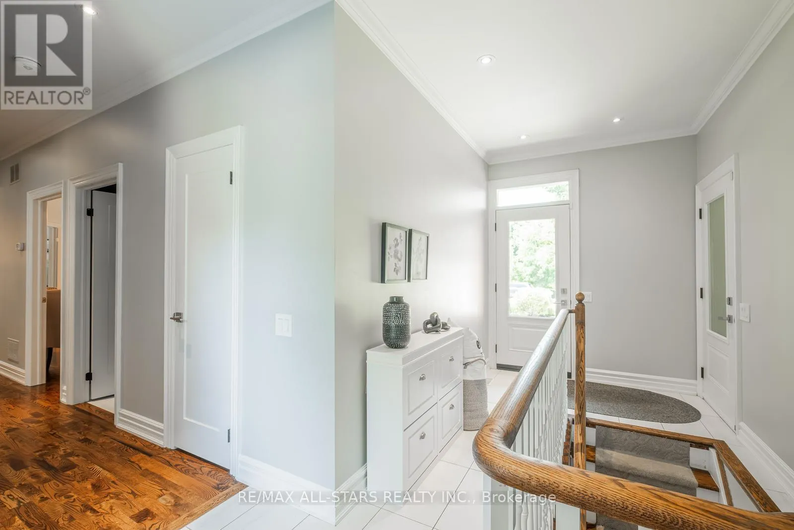 2 ROBERT GRAY ROAD