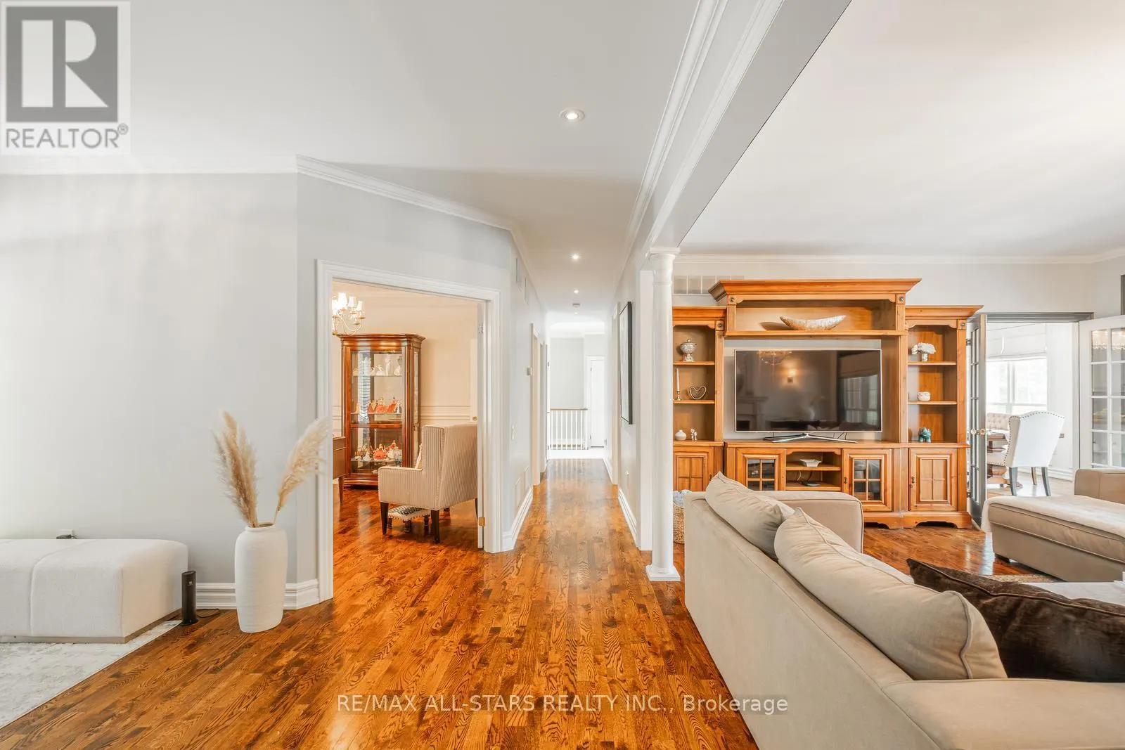 2 ROBERT GRAY ROAD