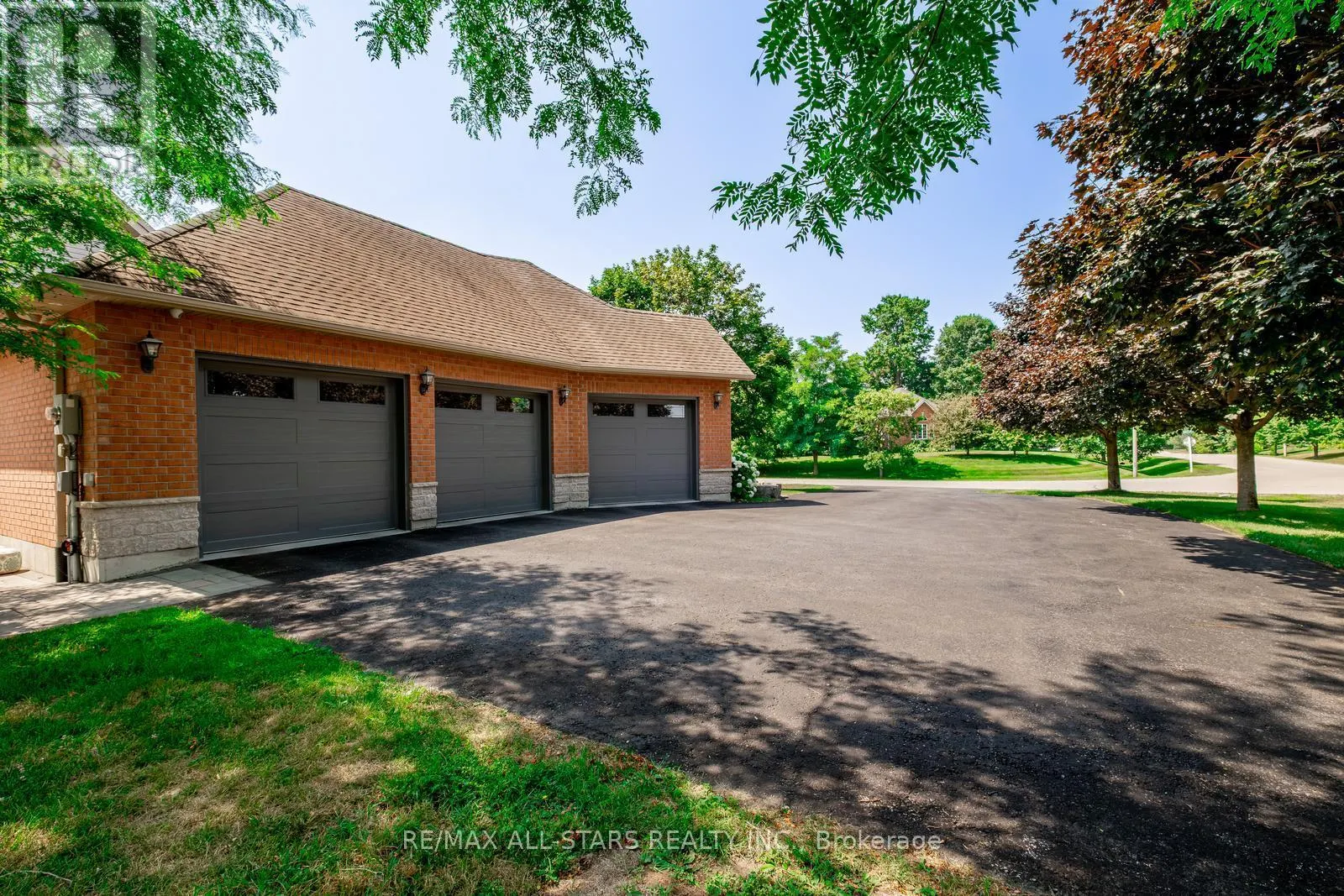 2 ROBERT GRAY ROAD