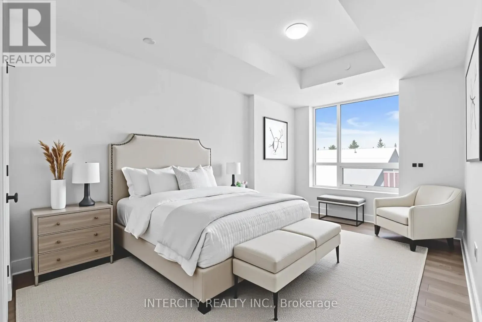 247 - 2075 KING ROAD