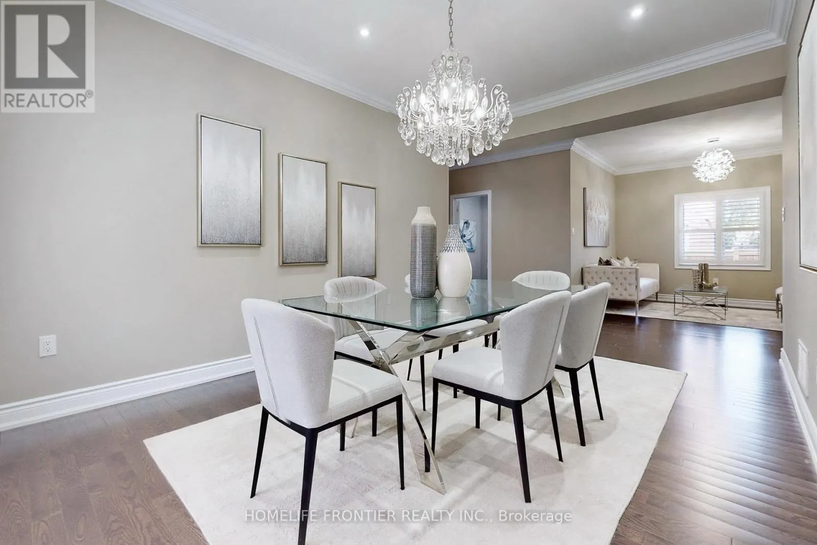 24 MANOR GLEN CRESCENT