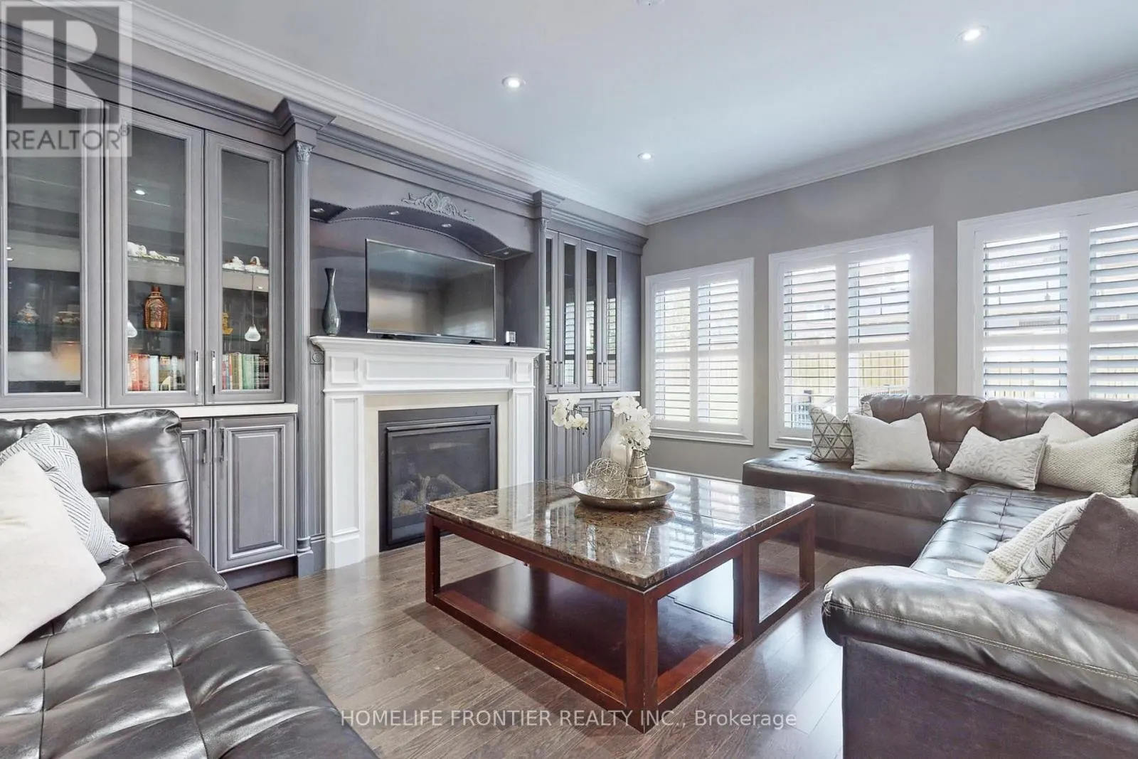 24 MANOR GLEN CRESCENT