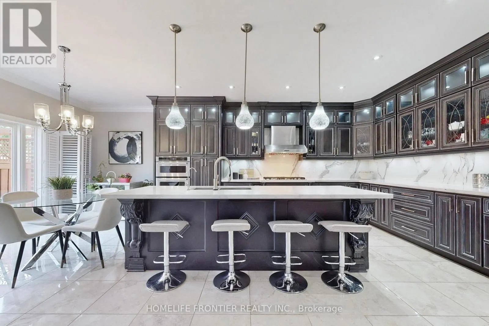 24 MANOR GLEN CRESCENT
