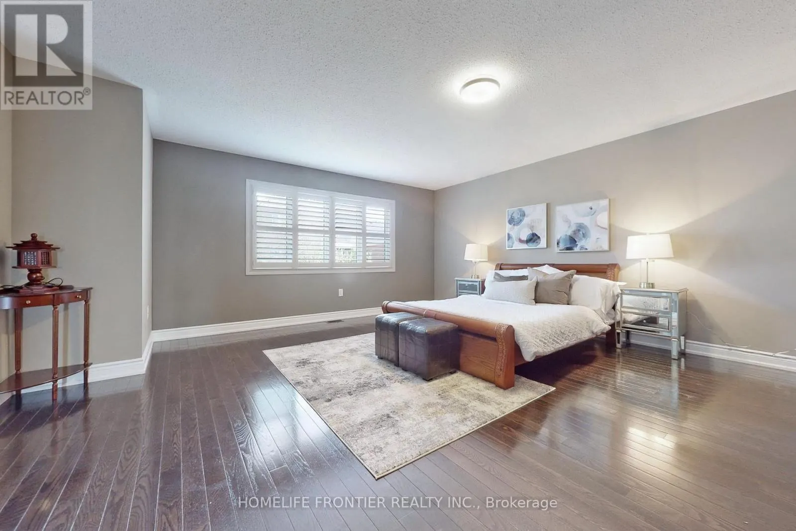 24 MANOR GLEN CRESCENT