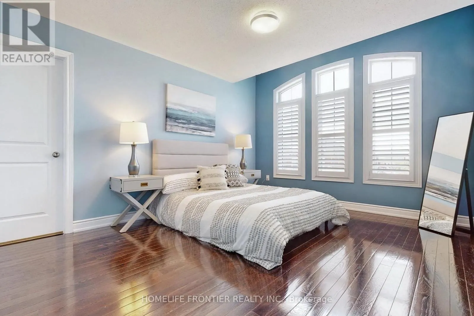 24 MANOR GLEN CRESCENT