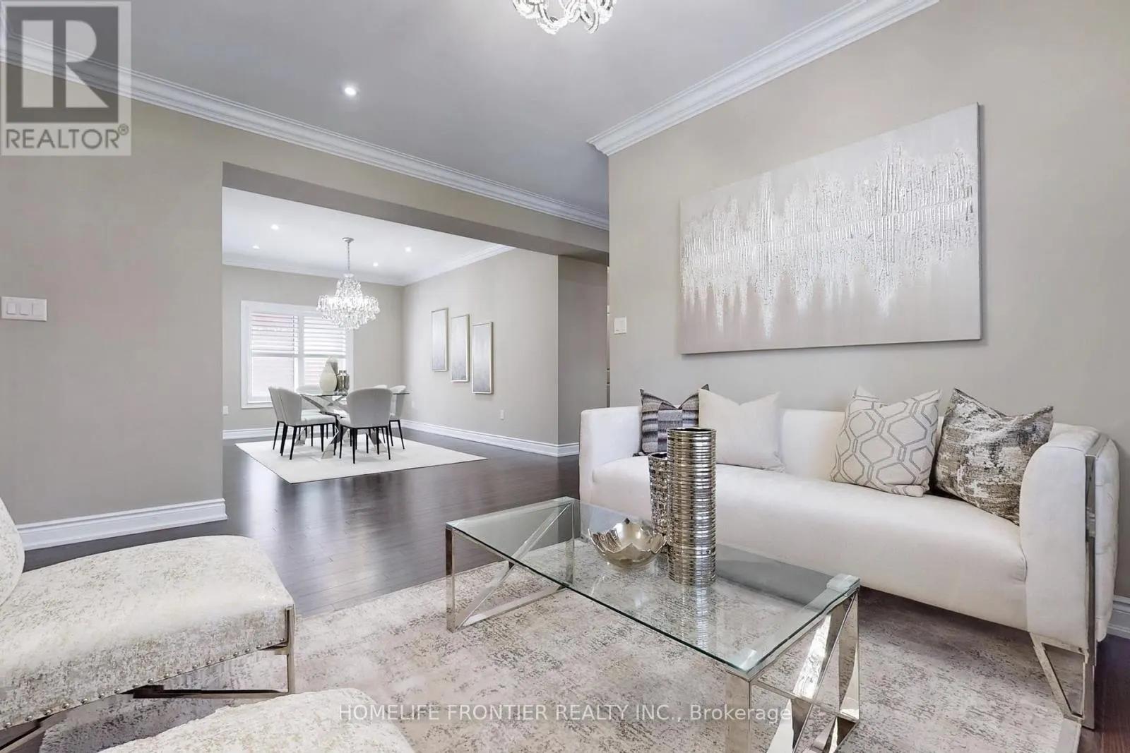 24 MANOR GLEN CRESCENT