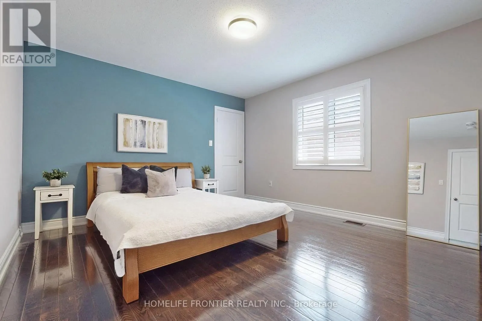 24 MANOR GLEN CRESCENT