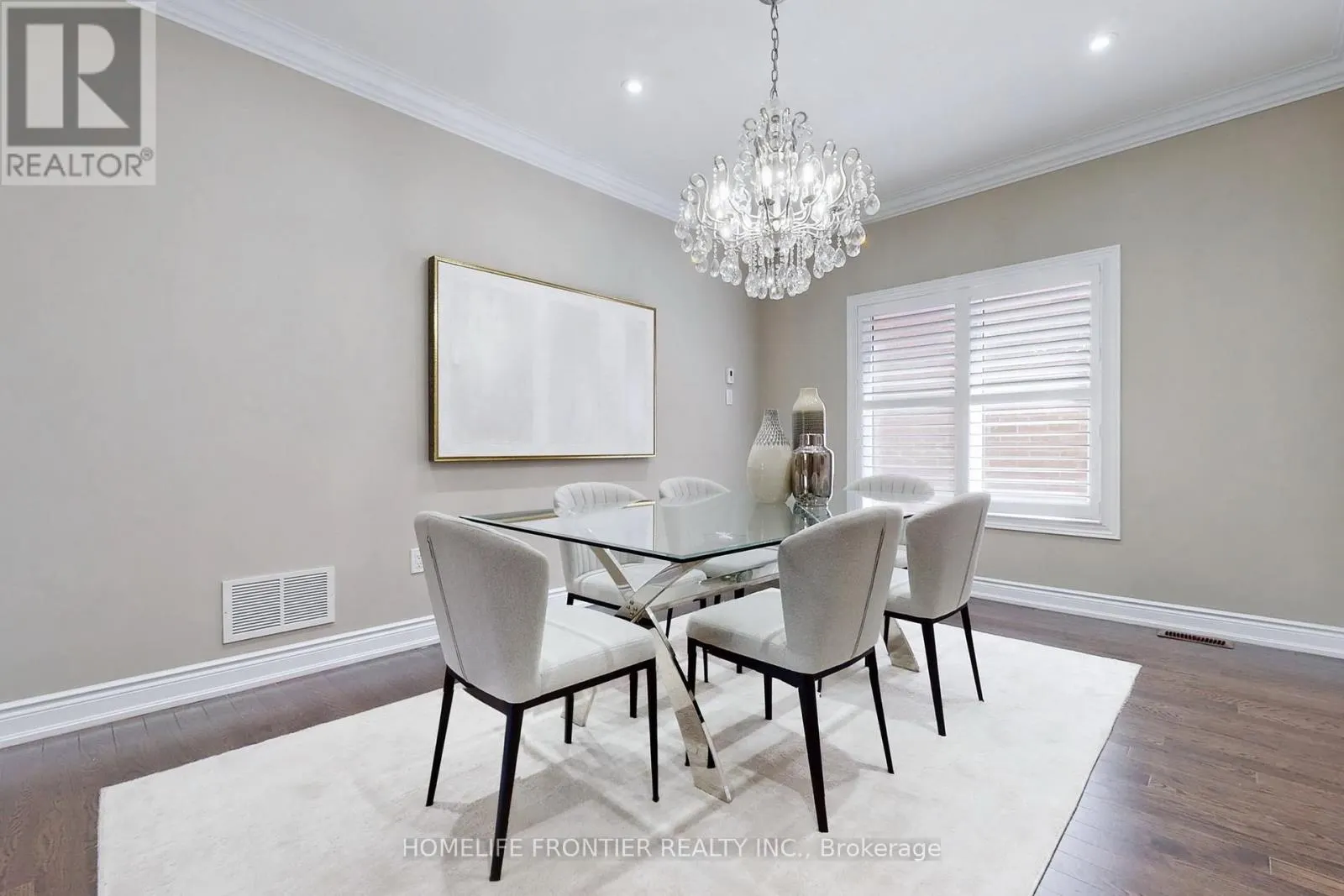 24 MANOR GLEN CRESCENT
