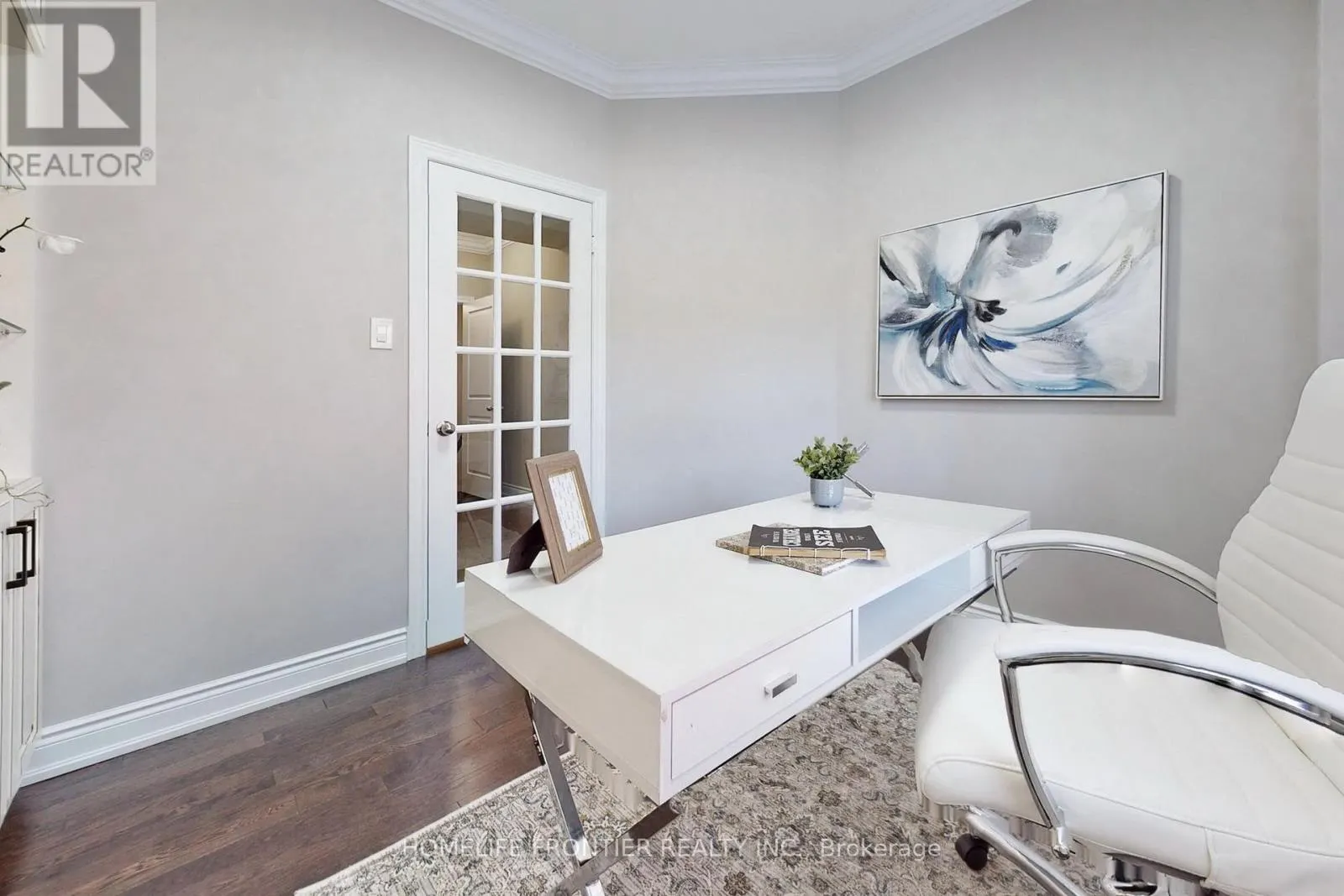 24 MANOR GLEN CRESCENT