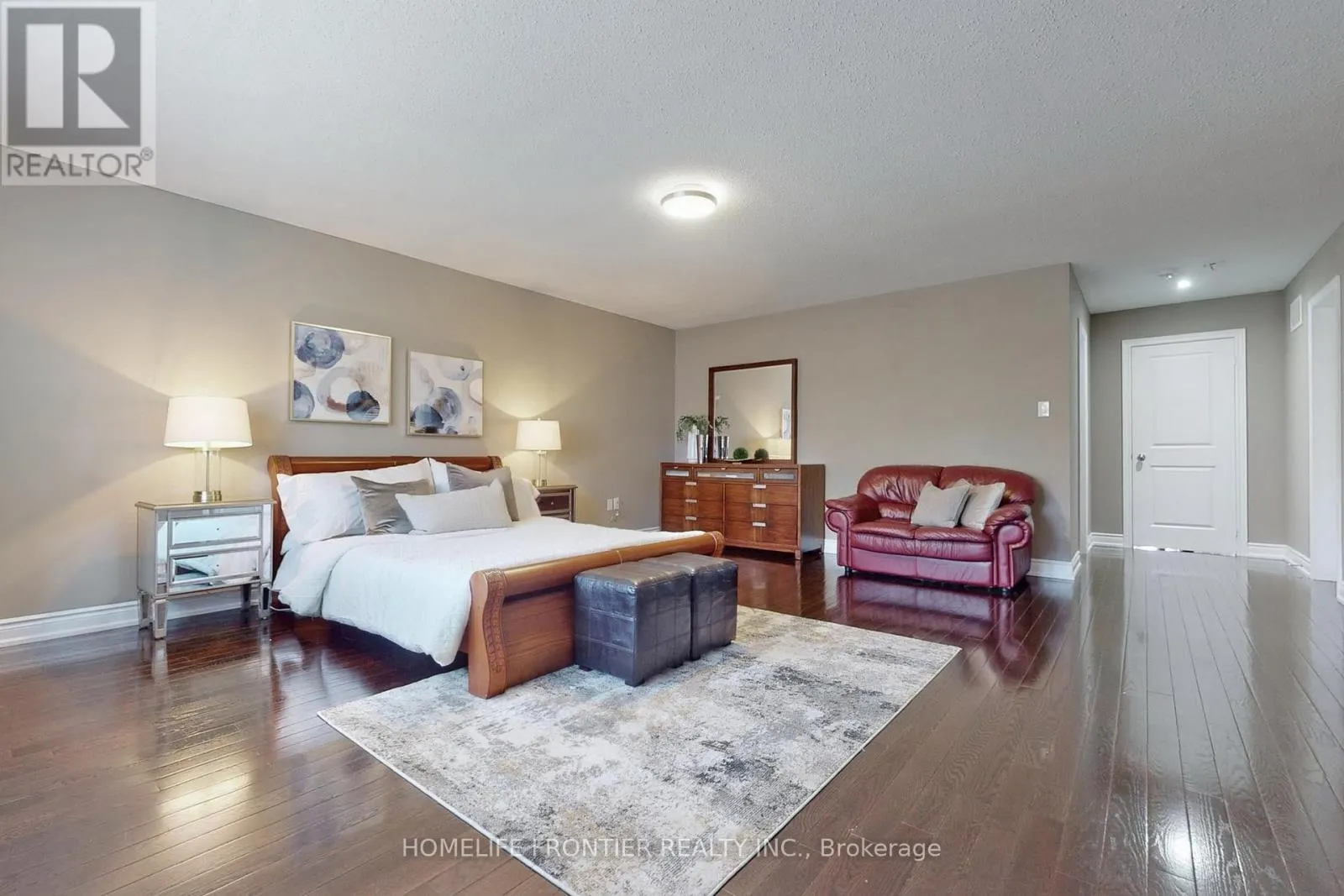 24 MANOR GLEN CRESCENT