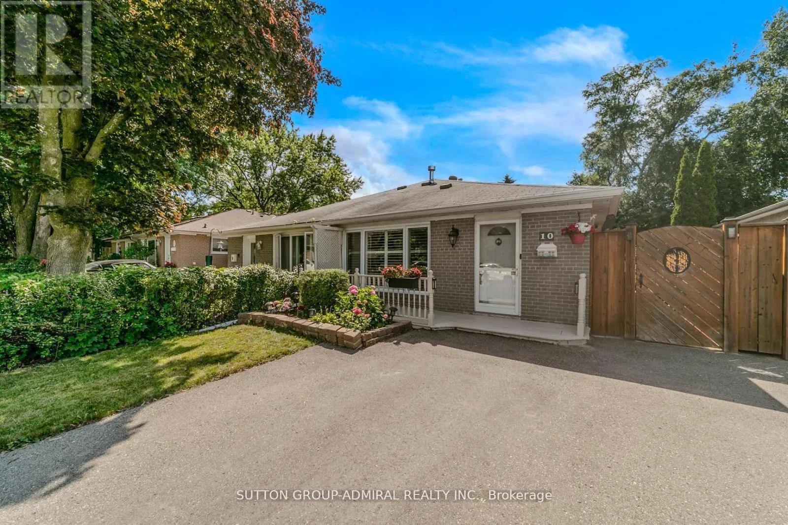 10 KITIMAT CRESCENT