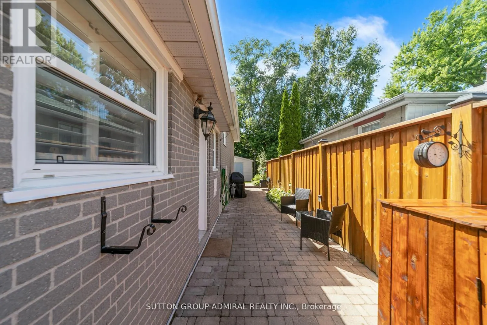 10 KITIMAT CRESCENT