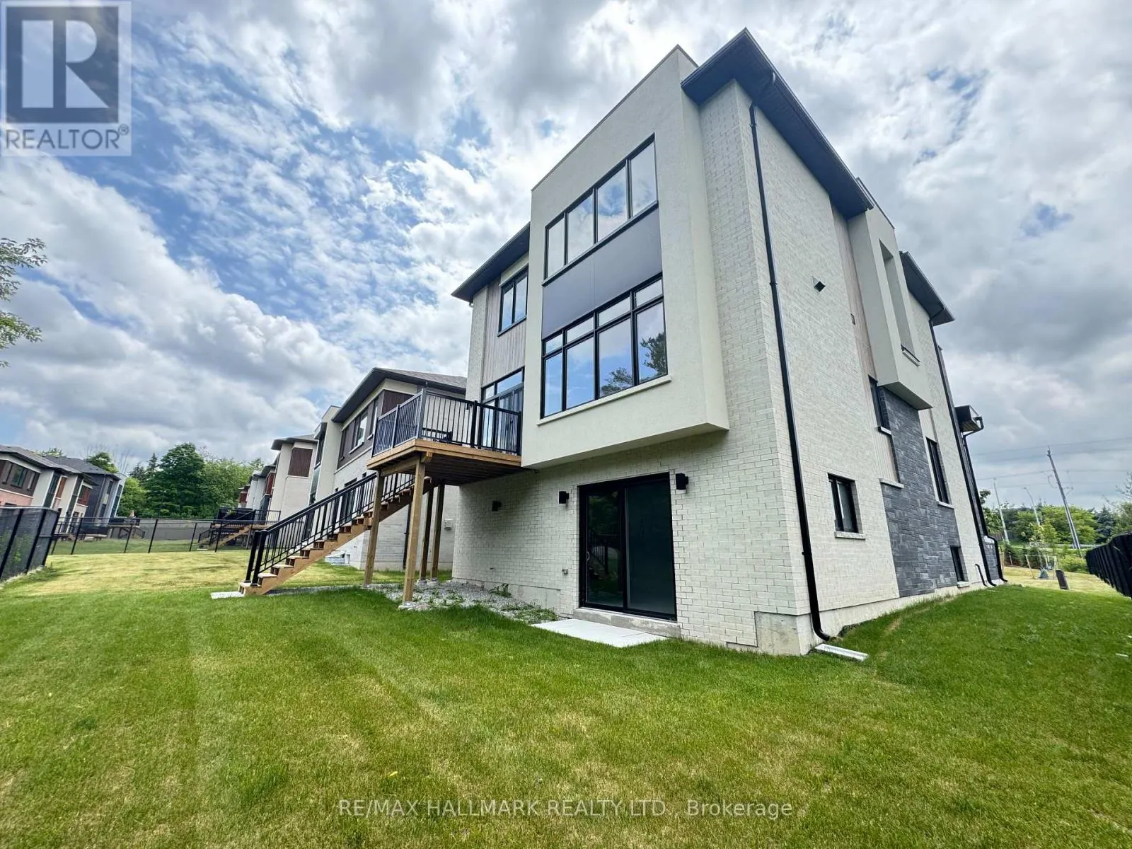 23 KINGWOOD LANE