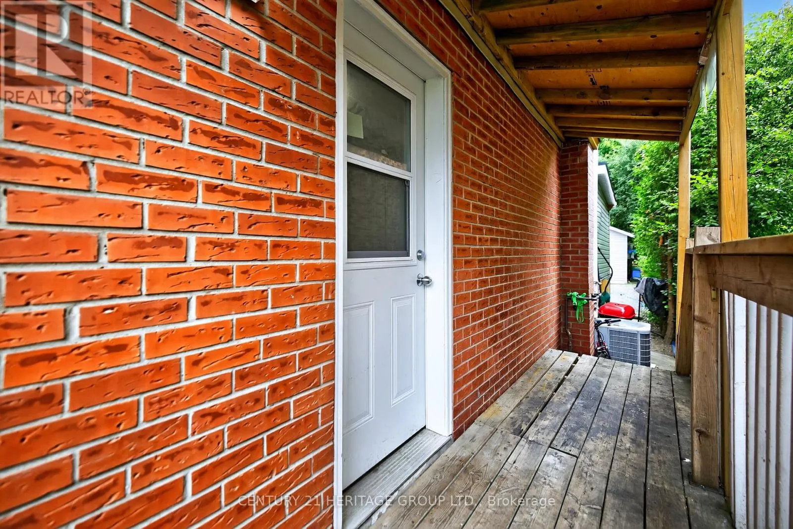 33 LONDON ROAD