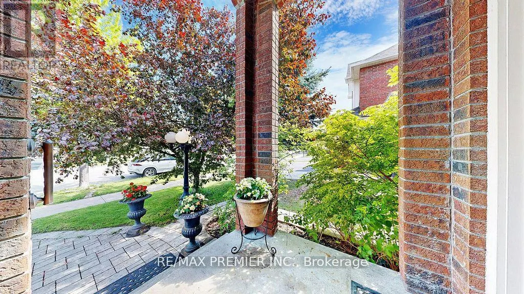 215 DRUMMOND DRIVE